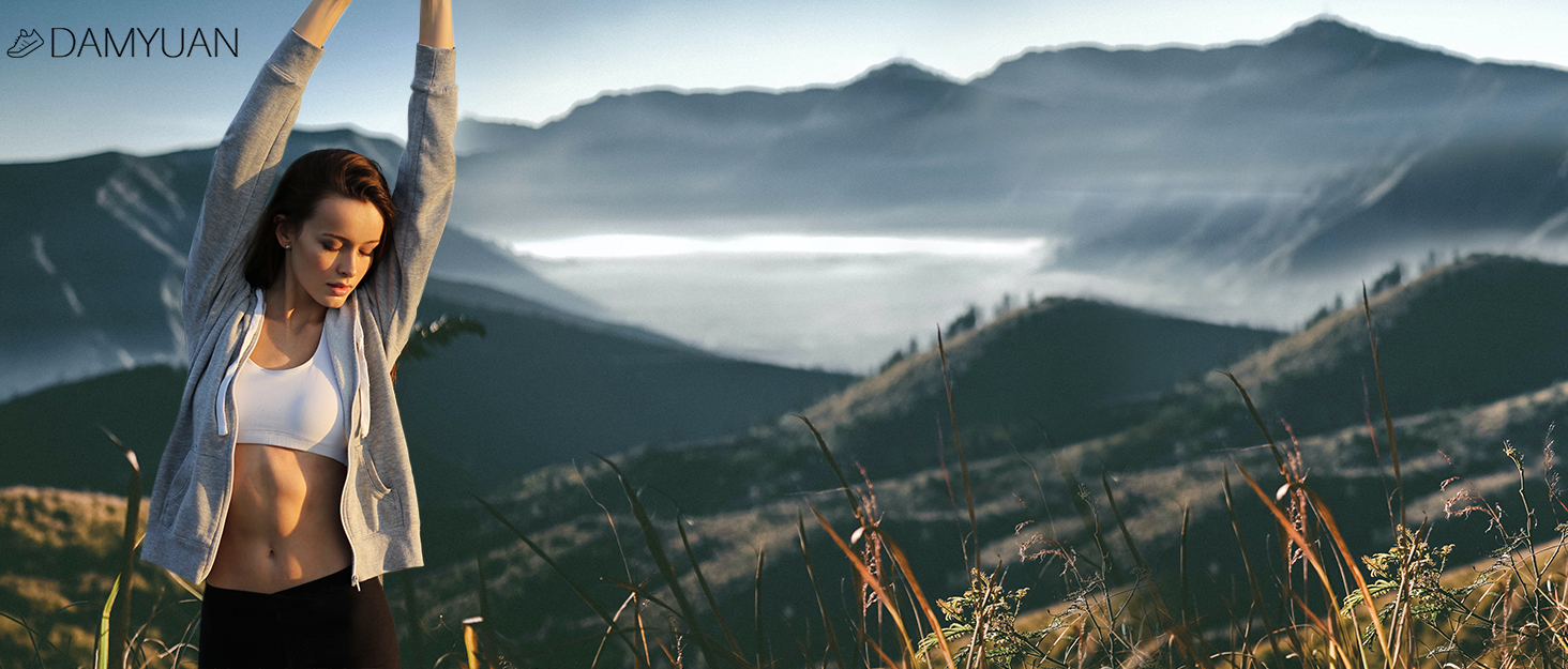 Жіночі кросівки для бігу та занять спортом. Легкі, дихаючі, чорного кольору, розмір 38 EU. Ідеально підходять для бігу, фітнесу, прогулянок та активного відпочинку.