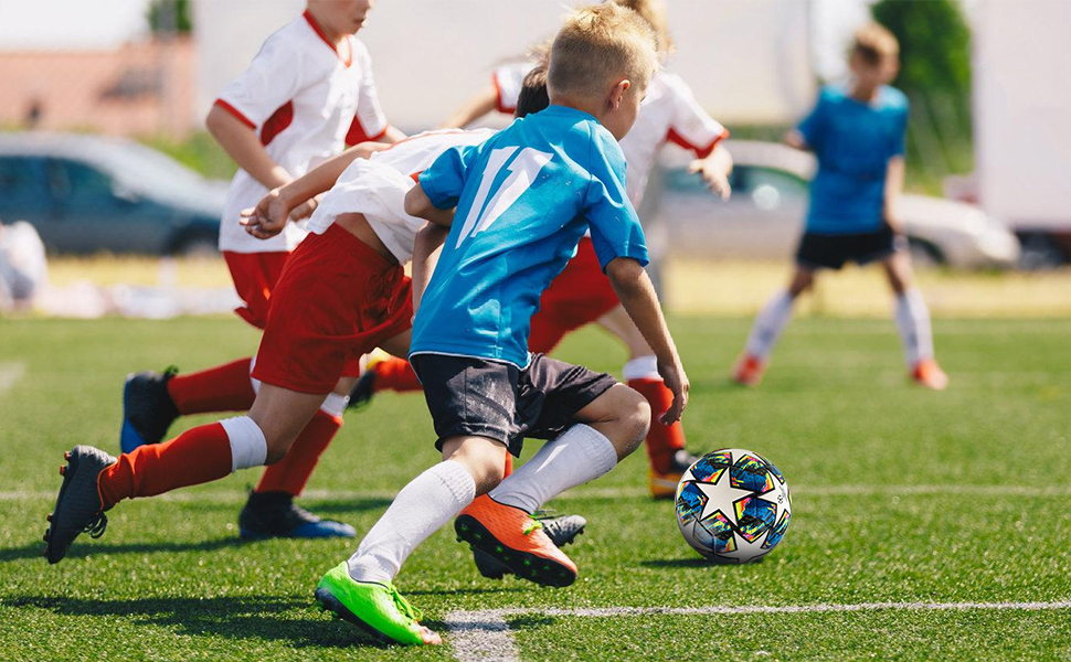 Футбольний м'яч Champions FootBall розмір 5 для дітей та дорослих - ідеальний подарунок для фанатів, гри та тренувань