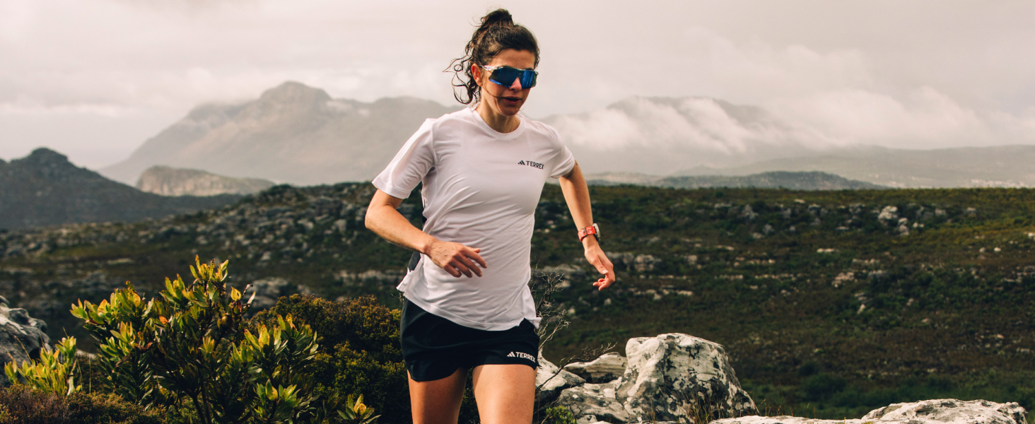 Кросівки для трейлраннінгу Adidas Terrex Tracerocker 2 Gore-Tex, жіночі, 40 EU, чорний/сірий