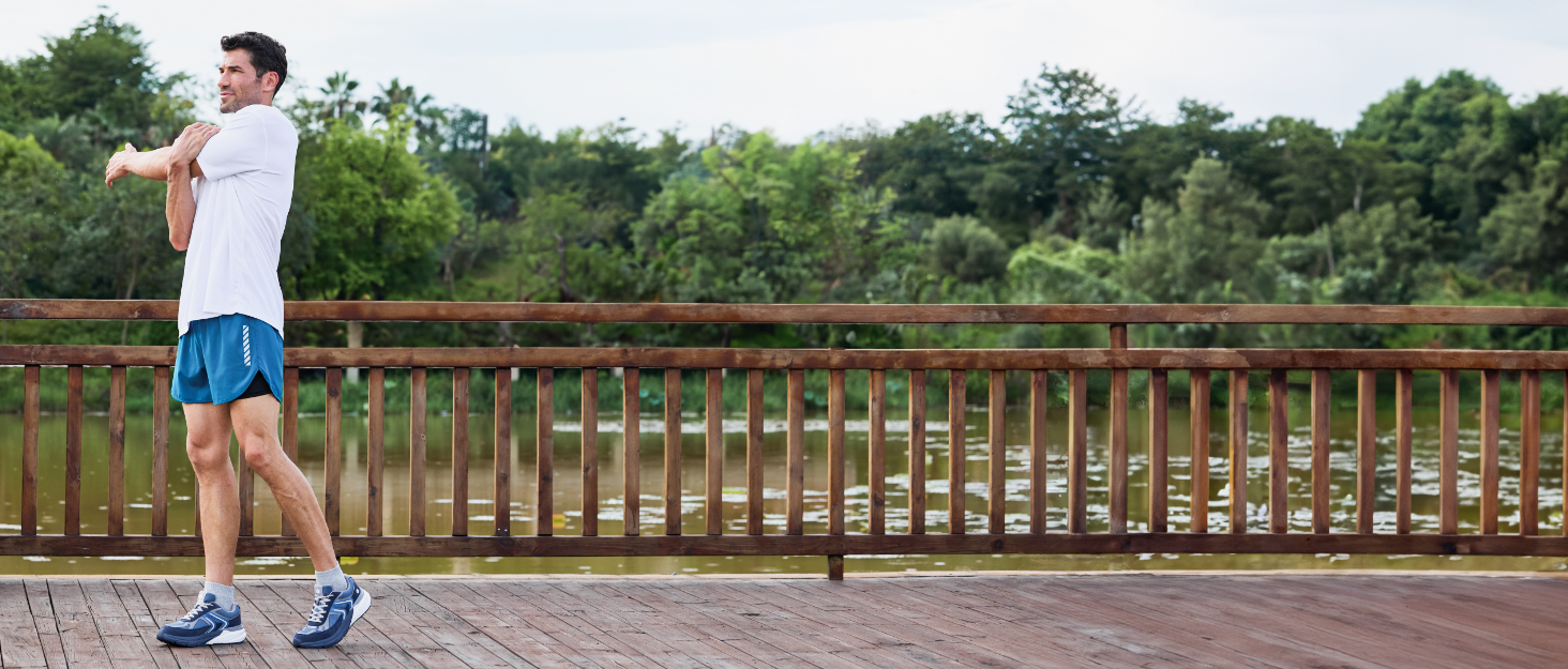 Кросівки FitVille для чоловіків з широкою стопою. Полегка амортизація, дихаючі матеріали, для бігу та занять спортом на відкритому повітрі. Розмір 40 EU, колір: темно-синій з сірим.