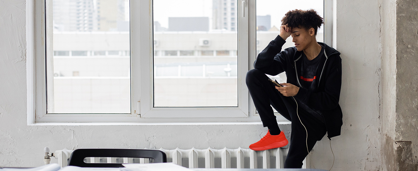 Чоловічі кросівки для бігу та занять спортом. Легкі, дихаючі, чорного кольору, 45 EU