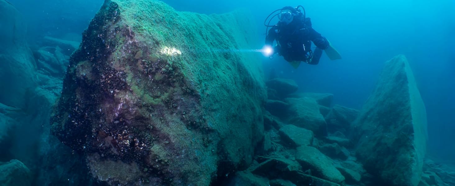 Ліхтар підводний ORCATORCH ZD710MK2 LED з регулюванням фокусу, 1500 люмен, 4 режими, 2-в-1 (прожектор та світло, що розливається), IP68, водонепроникність до 150м, акумулятор для дайвінгу, кемпінгу