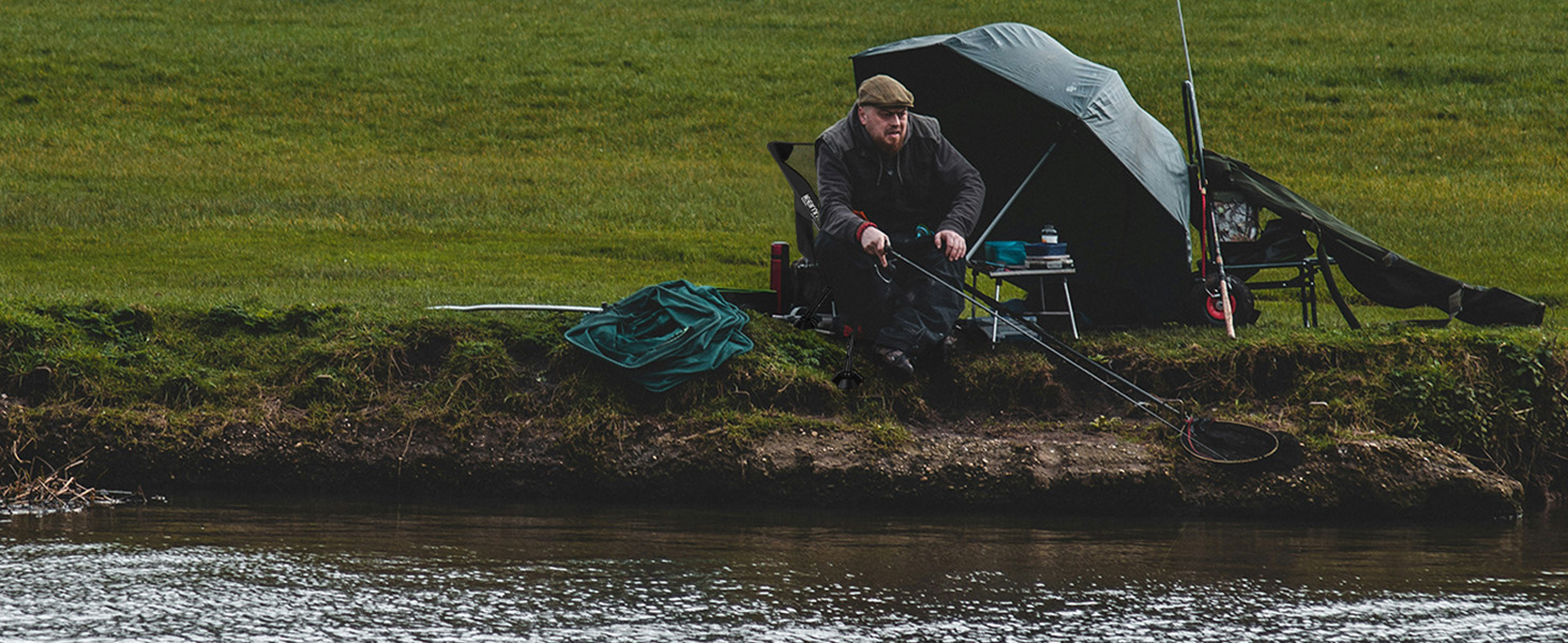 Складний туристичний стілець JONRRYIN для кемпінгу та відпочинку на природі: легкий, з кишенями та сіткою на спинці