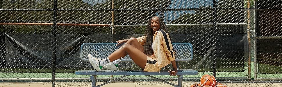 Жіночі шкіряні кросівки PUMA Vikky V3 Lthr, білі з сріблястими деталями, розмір 39 EU