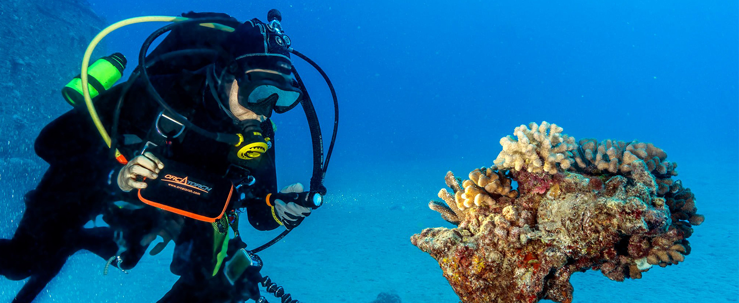 Ліхтар підводний ORCATORCH D710, 3000 люмен, IP68, 150м, з індикатором заряду