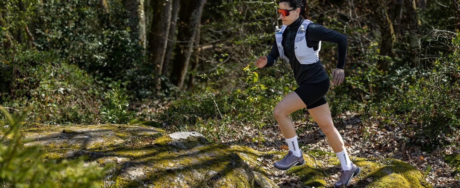 Жіночі трейлові кросівки Salomon Alphacross 5 Gore-Tex, чорно-білі, 38 2/3 EU, надійне зчеплення, водонепроникність