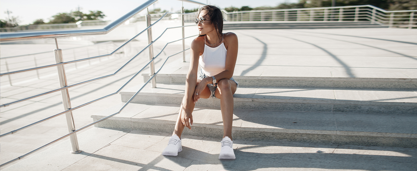 Жіночі кросівки: спортивні, для бігу, фітнесу, тенісу, туризму та відпочинку. Білі, розмір 38 EU