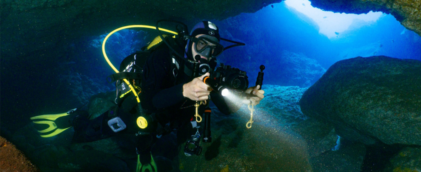 Ліхтар підводний ORCATORCH D710, 3000 люмен, IP68, 150м, з індикатором заряду