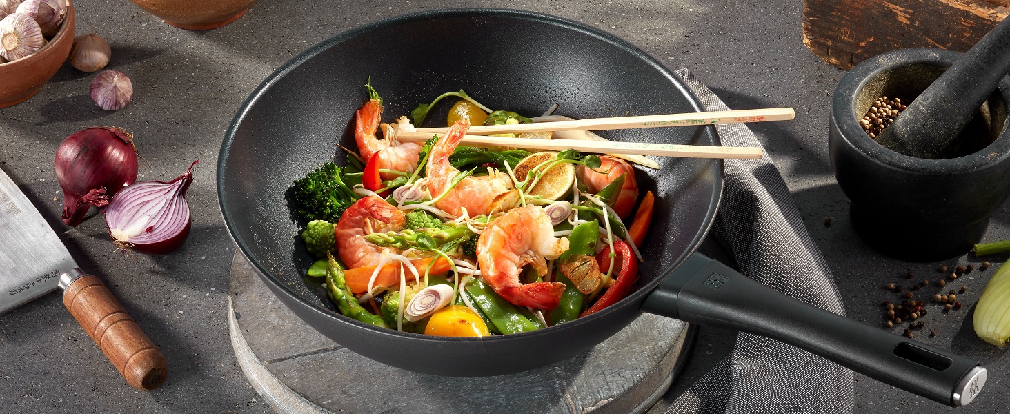 Фляга для води ZWILLING Tritan, 680 мл, темно-зелена, без BPA, для фітнесу, офісу та відпочинку