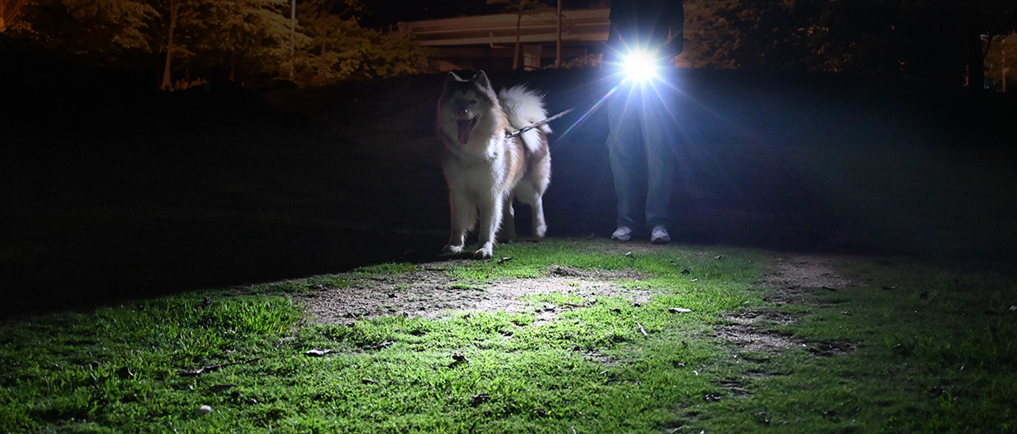 Wurkkos TD02 LED тактичний ліхтарик: 2000 люмен, USB-C зарядка, IP68 водонепроникність, 6 режимів, компактний для активностей на відкритому повітрі та в приміщенні