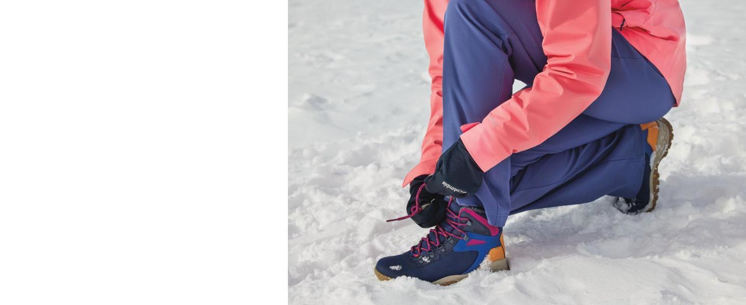 Черевики жіночі Columbia Newton Ridge Plus Omni Heat 38 EU чорного кольору з темно-синьою вставкою