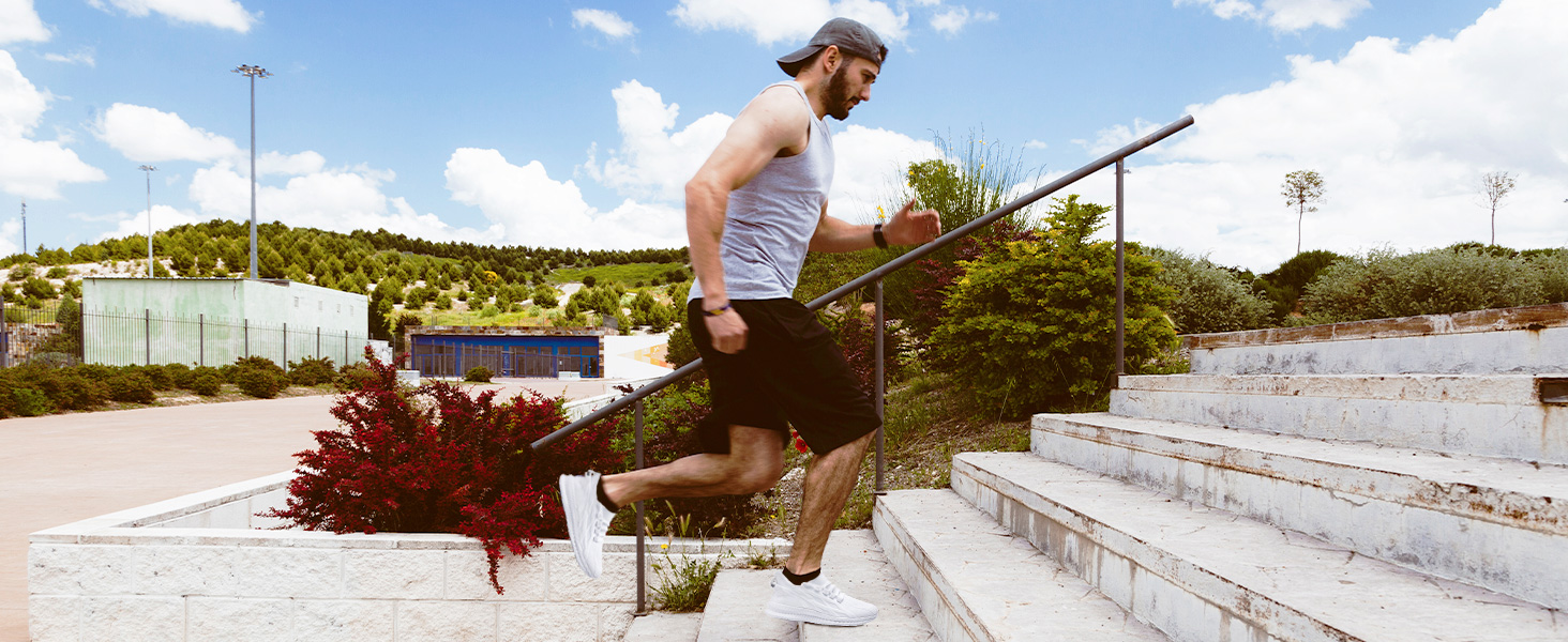 Чоловічі кросівки Oltyutc для бігу та занять спортом, літні, легкі, білі, 42 EU