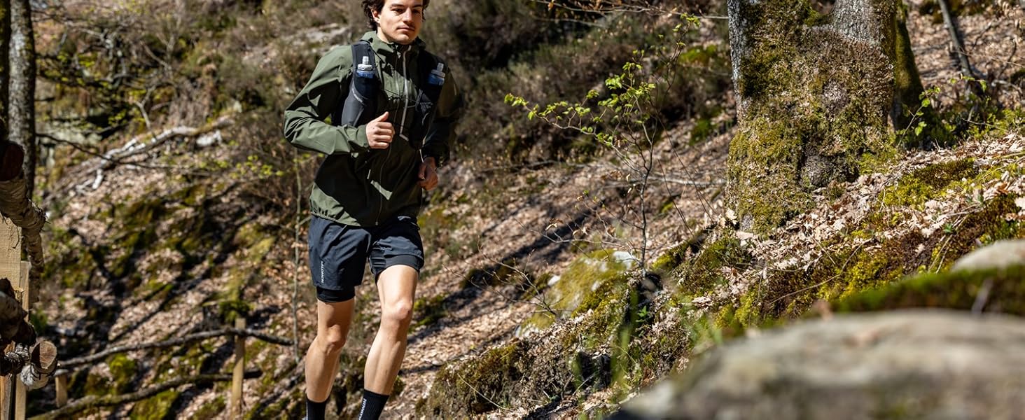 Жіночі трейлові кросівки Salomon Alphacross 5 Gore-Tex, чорно-білі, 38 2/3 EU, надійне зчеплення, водонепроникність