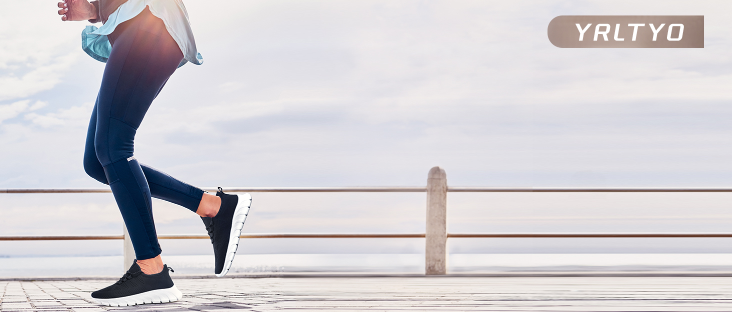 Жіночі кросівки: спортивні, для бігу, фітнесу, тенісу, туризму та відпочинку. Розмір 40 EU, білий колір