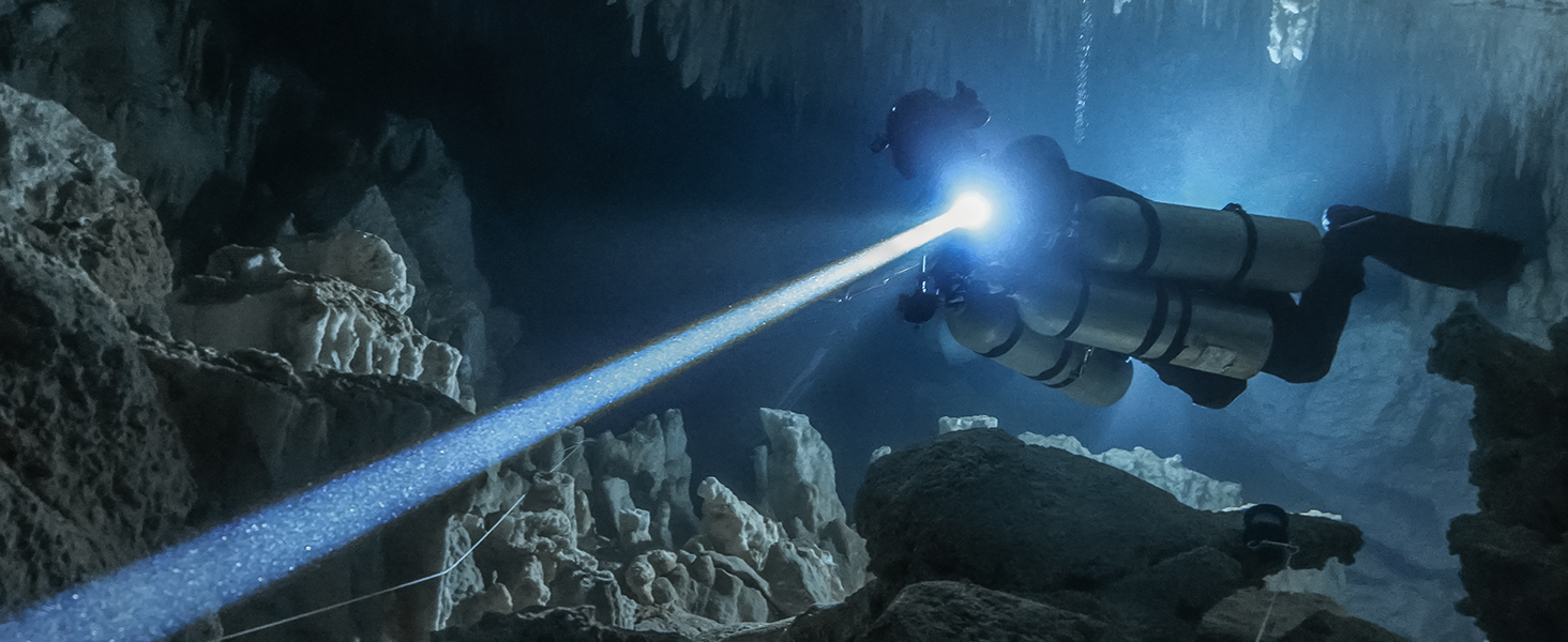 Ліхтар підводний ORCATORCH ZD710MK2 LED з регулюванням фокусу, 1500 люмен, 4 режими, 2-в-1 (прожектор та світло, що розливається), IP68, водонепроникність до 150м, акумулятор для дайвінгу, кемпінгу