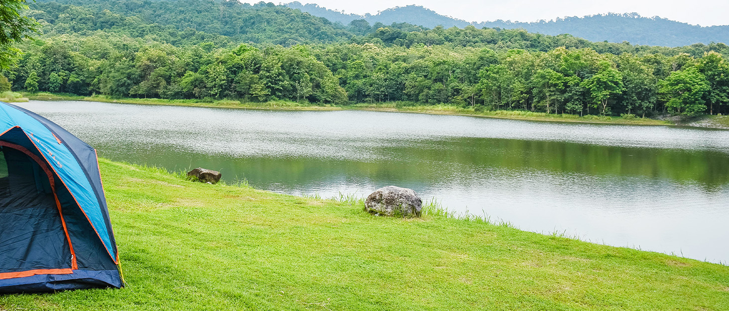 Крісло для кемпінгу Hausprofi складне, чорне, з тримачем для напоїв та сумкою, вантажопідйомність 150 кг