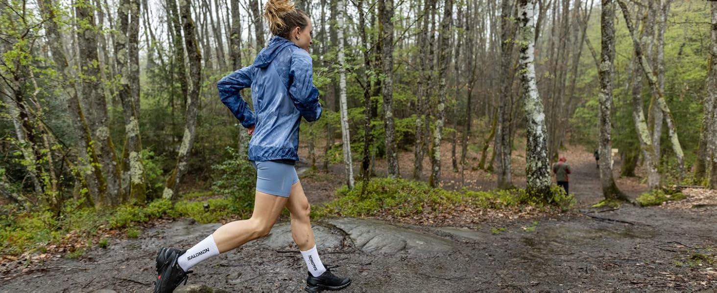 Жіночі трейлові кросівки Salomon Alphacross 5 Gore-Tex, чорно-білі, 38 2/3 EU, надійне зчеплення, водонепроникність