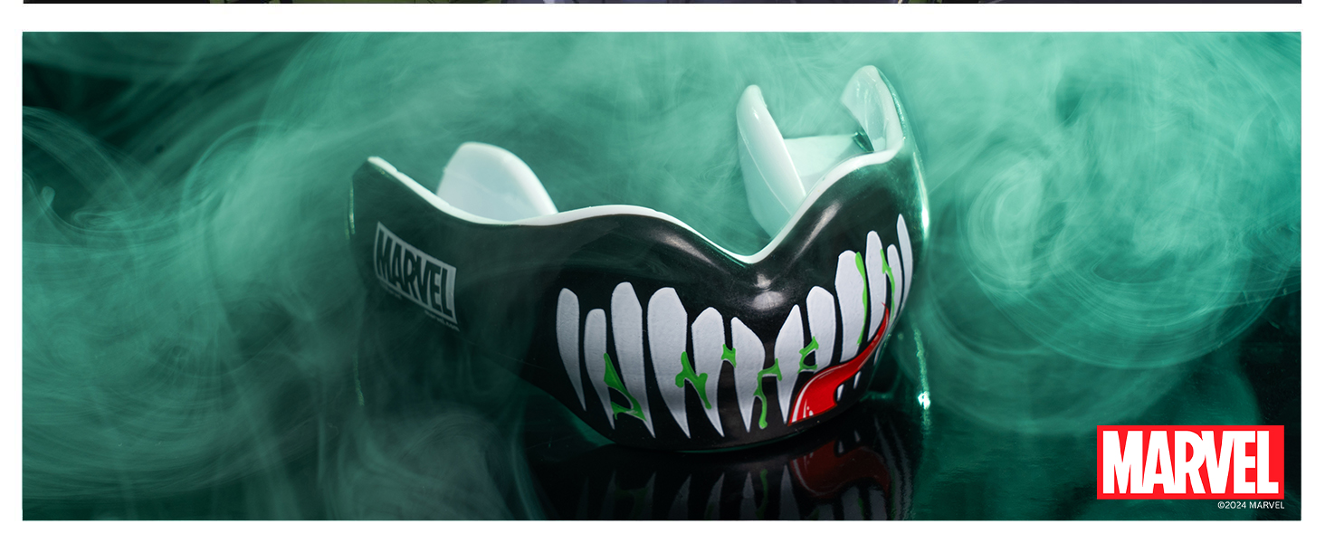 Капа спортивна Marvel Venom для захисту зубів з брекетами, універсальний розмір. Захист для регбі, MMA, боксу, хокею та інших контактних видів спорту