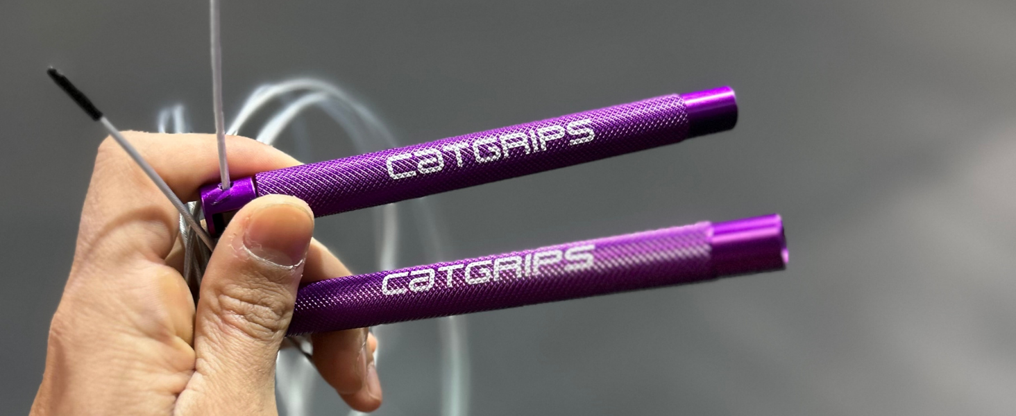 Стрибкове канат Crossfit CATGRIPS Springseil – Алюмінієва ручка, регульоване сталеве канат з підшипниками, легке професійне сеанс для залу та боксу, з сумкою та запасними частинами (Чорний)