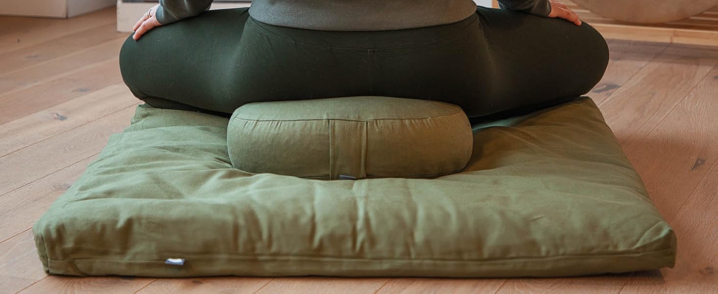 Подушка для медитації Bodhi Rondo ECO: Подушка для йоги з органічною наповнювачем з полби, бавовняний чохол, висота 20 см, баклажановий колір