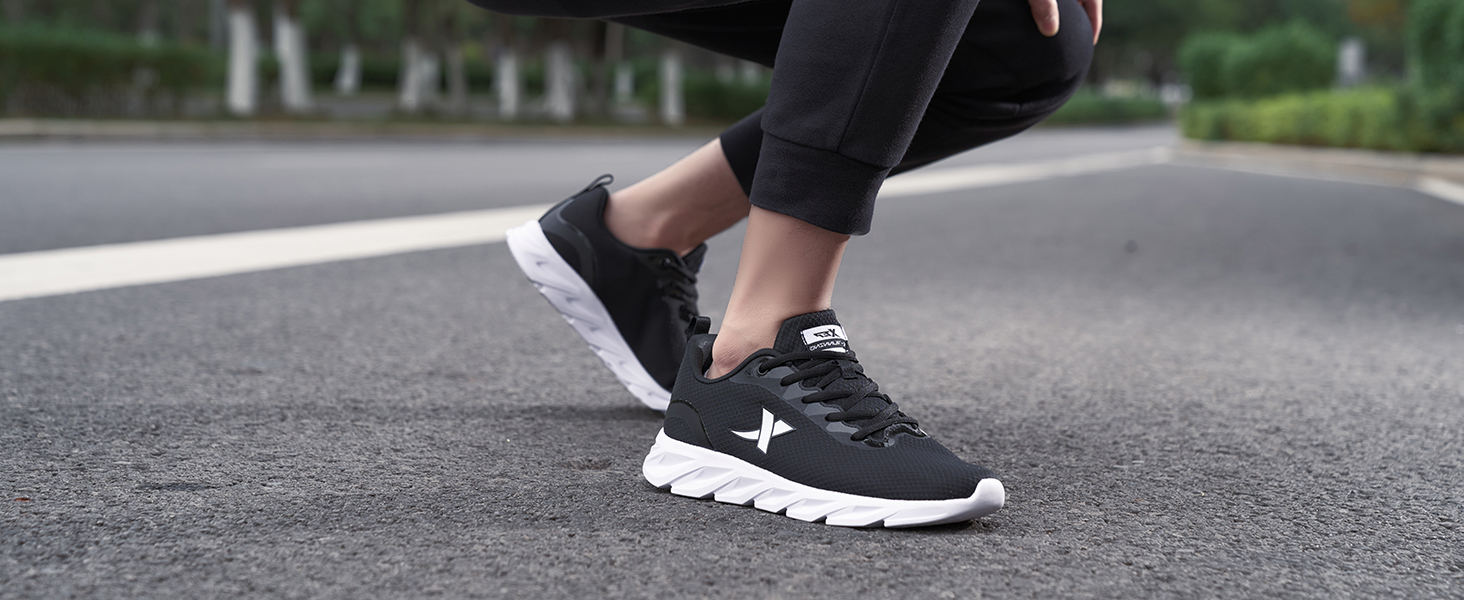 Чоловічі кросівки XTEP для бігу та відпочинку, літні, сітка, амортизація, 43 EU, білий та чорний