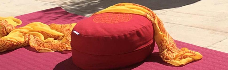 Подушка для йоги Yogakissen Shanti 15 см з вишивкою 
