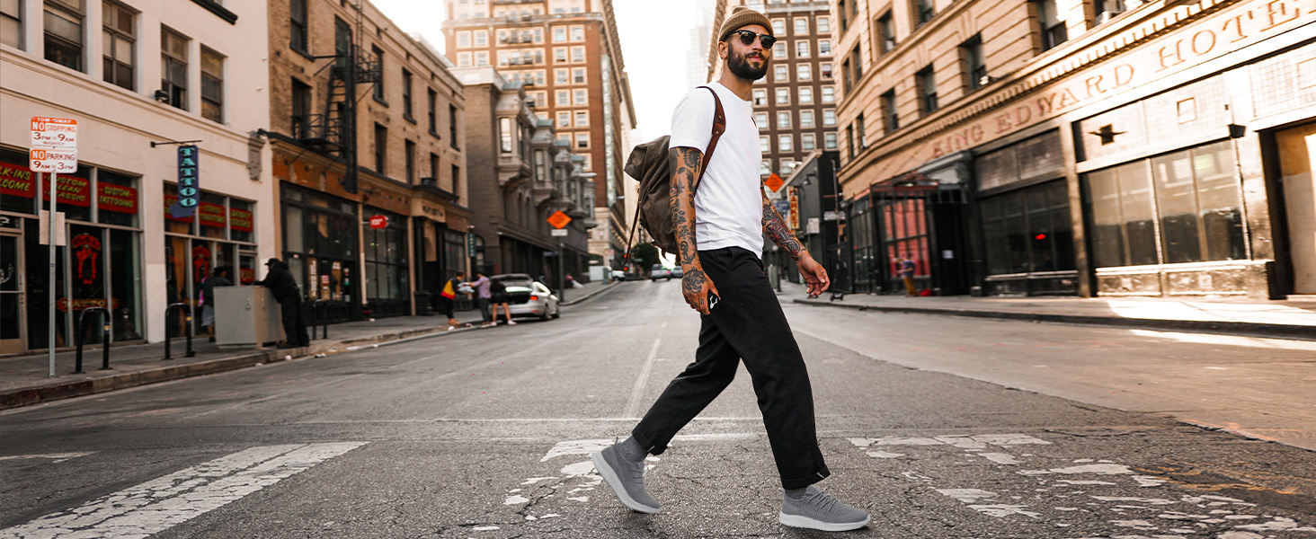 Чоловічі кросівки для бігу QIJGS: стильні та зручні для занять спортом та повсякденного носіння. Розмір 44 EU, колір чорний