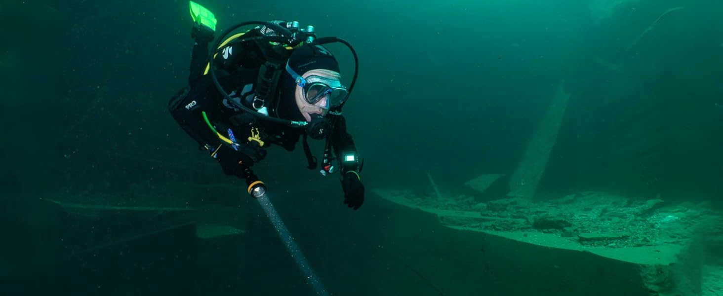 Ліхтар підводний ORCATORCH ZD710MK2 LED з регулюванням фокусу, 1500 люмен, 4 режими, 2-в-1 (прожектор та світло, що розливається), IP68, водонепроникність до 150м, акумулятор для дайвінгу, кемпінгу