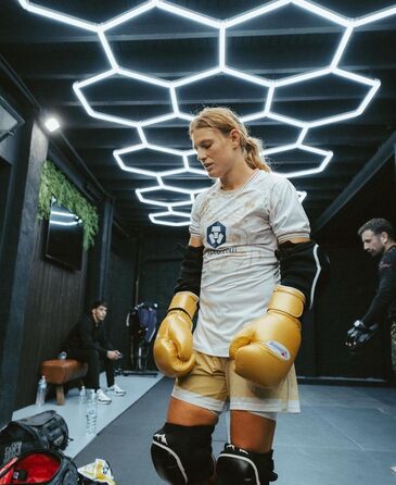 ONOMASTE – Бандаж на лікоть для муай-тай, MMA, тайського боксу, чорний, універсальний розмір, захист ліктя від тендиніту
