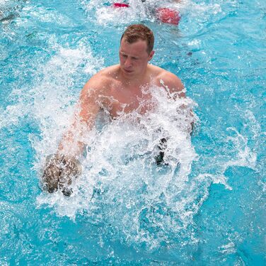 Набір водних гантелей Aquatic Bell із середнім опором, для аквафітнесу, силових і кардіотренувань, з інструкцією, міцний полікарбонат, 1 пара (MRPCBELL)