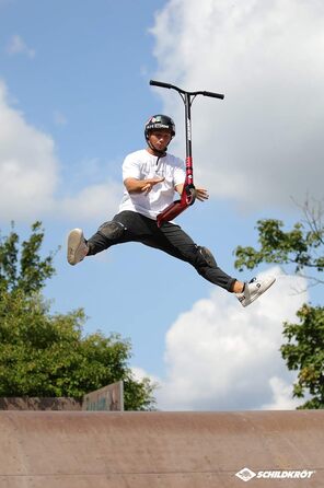 Трюковий скутер Schildkrt Flipwhip, трюковий скутер преміум-класу з компресією HIC та алюмінієвим ободом, 110 мм PU колеса, чудовий вигляд Flipwhip червоний металік, 510402