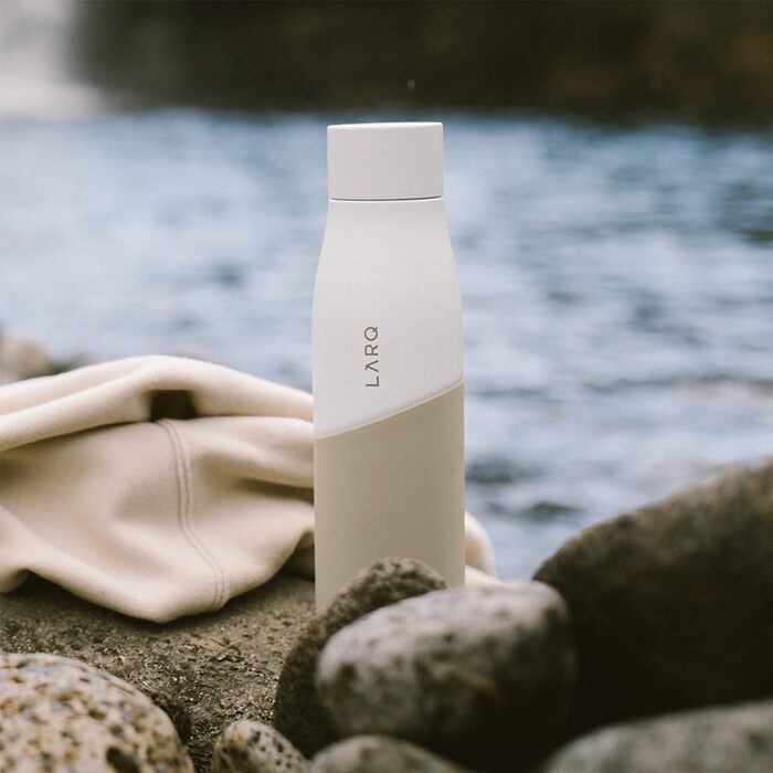 Пляшка для води LARQ Bottle Movement PureVis 710 мл — легка, самочистна, неізольована, з нержавіючої сталі, з UV-очищенням, багаторазова, для подорожей, біла/пісочна