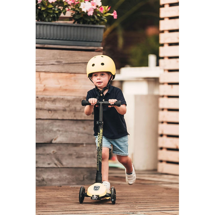 Дитячий шолом Scoot and Ride з регульованими ремінцями, матовим покриттям, LED-підсвіткою та м’якою флісовою підкладкою, розміри S/M