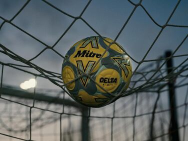 Професійний футбольний м'яч Mitre Delta Max, розмір 5, унісекс, білий/помаранчевий/зелений/золотий, флуоресцентний жовтий
