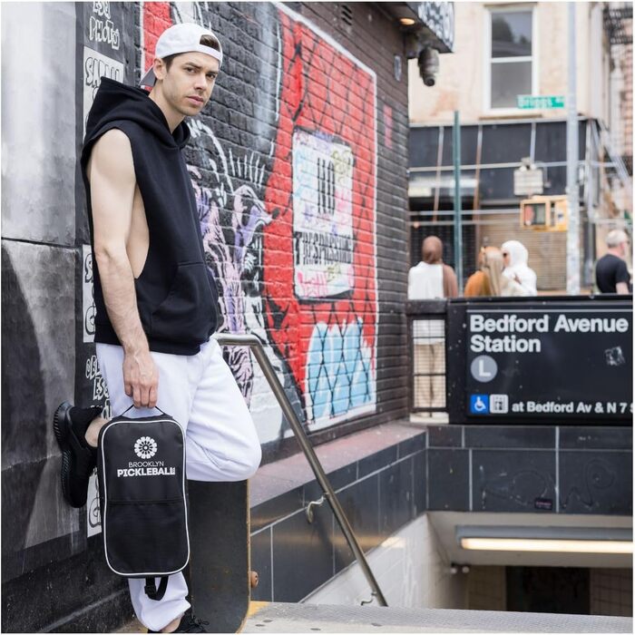Набір для піклболу Brooklyn Pickleball Co: 2 білі карбонові ракетки, 4 м'ячі, чохол, рельєфна нековзна ручка, стартовий комплект