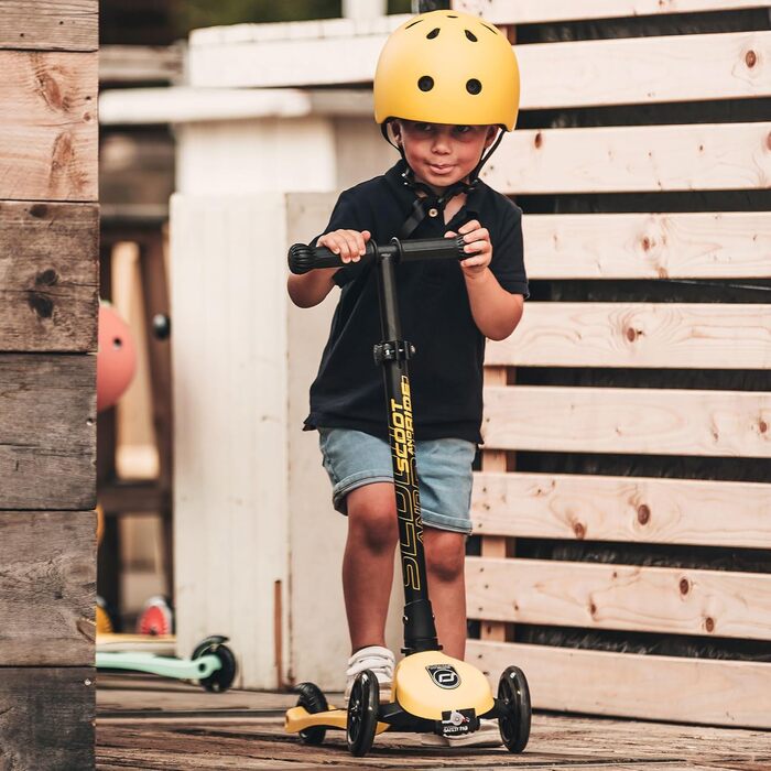 Дитячий шолом Scoot and Ride з регульованими ремінцями, матовим покриттям, LED-підсвіткою та м’якою флісовою підкладкою, розміри S/M