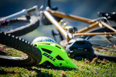 Велошолом Bell Spark 2 матовий, жовтий Hi-Viz, розмір UM/L