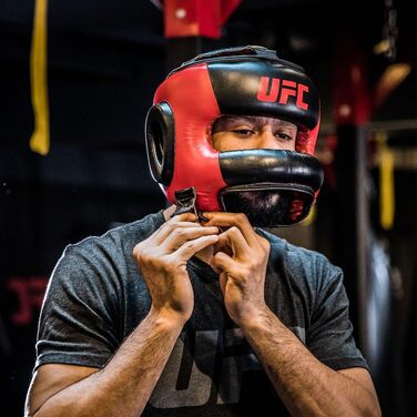 Захист голови UFC Pro Full Face Size L