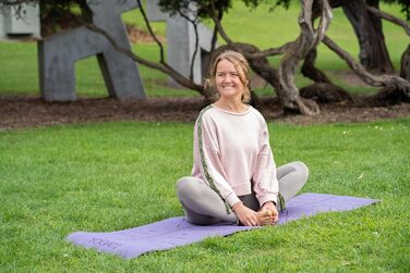 Килимок для йоги YOGATI нековзний Нетоксичний, з ремінцем для перенесення. Килимок для йоги з лініями вирівнювання. Ідеальні килимки для йоги в якості гімнастичних матів, спортивних матів, килимків для фітнесу, килимків для йоги - Килимок для йоги (фіолет