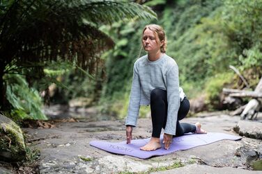 Килимок для йоги YOGATI нековзний Нетоксичний, з ремінцем для перенесення. Килимок для йоги з лініями вирівнювання. Ідеальні килимки для йоги в якості гімнастичних матів, спортивних матів, килимків для фітнесу, килимків для йоги - Килимок для йоги (фіолет