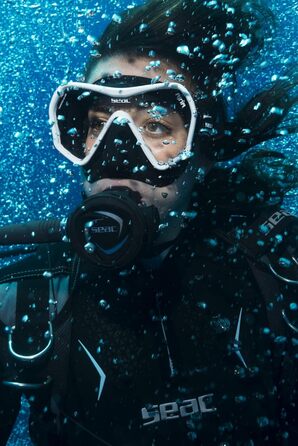 Безрамкова маска для дайвінгу Seac Ajna з широким оглядом, 100% силікон, чорна/біла