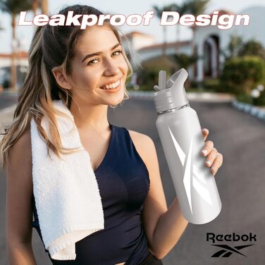 Пляшка для води Reebok 900 мл з нержавіючої сталі зі спортивним дизайном, подвійною стінкою, вакуумною ізоляцією та кришкою з трубочкою, BPA-free, сіра з білим логотипом