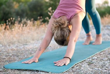 Спортивний килимок YOGATI Килимок для фітнесу Нековзний з ремінцем для перенесення. Гімнастичний килимок для йоги, пілатесу та фітнесу. Килимок для йоги для чоловіків і жінок. Килимок для йоги не ковзає. Килимок для вправ, килимок для йоги. зелений